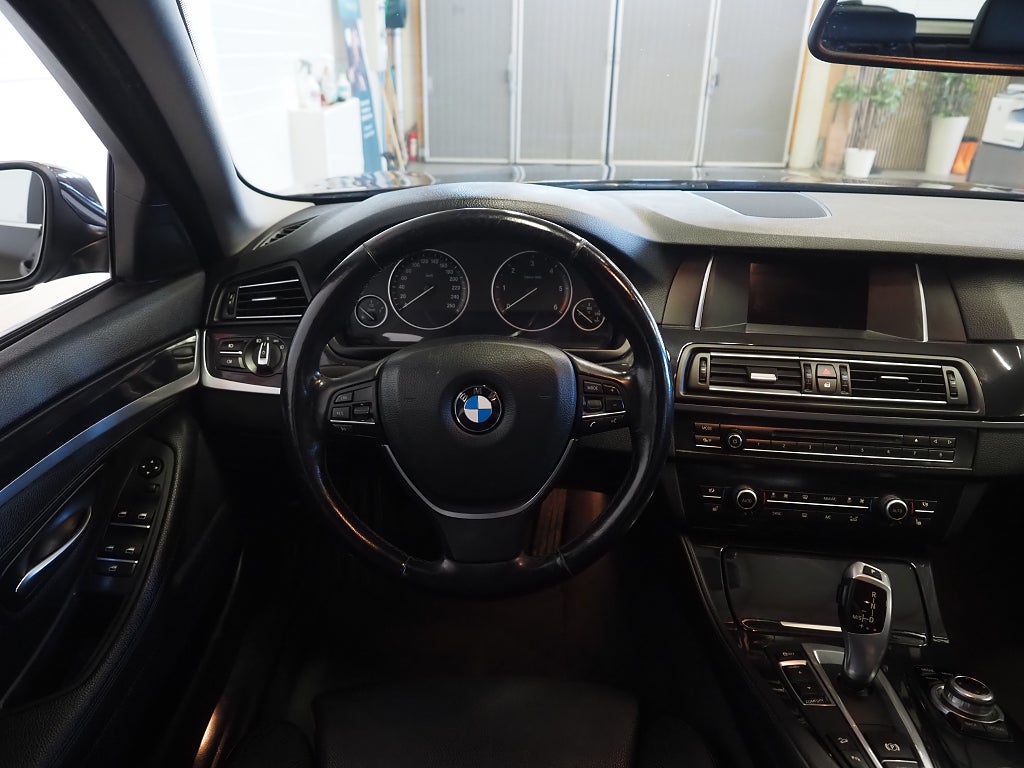 BMW 520d xDrive 190hk Touring Steptronic |Drag|D-värm|Skinn| 2016