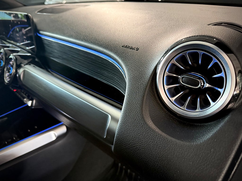 Mercedes-Benz GLB 200 AMG Premium 7 sits Värmare Glastak Drag - bild 13
