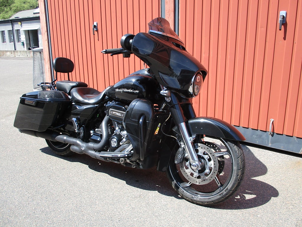 Harley-Davidson CVO Street Glide  