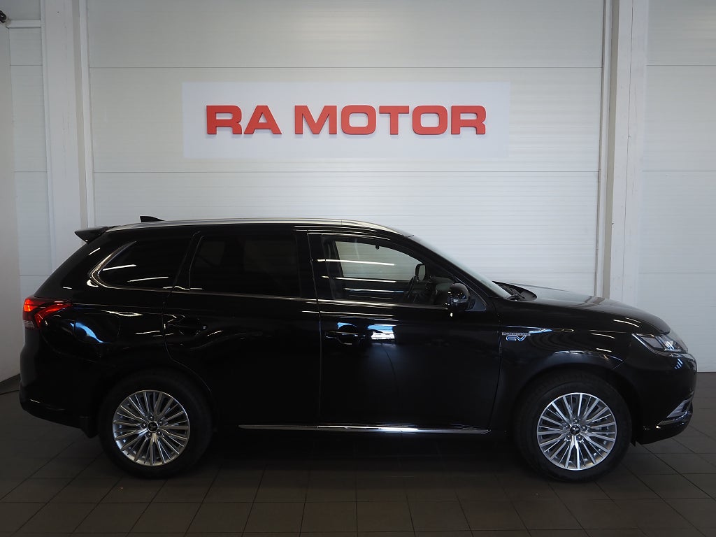 Mitsubishi Outlander PHEV 4WD CVT Business Dragkrok Skinn 360° Kamera 2019