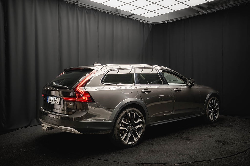 Volvo V90 Cross Country B4 AWD ULTIMATE PANO LÄDER DRAG H/K HUD 360° D