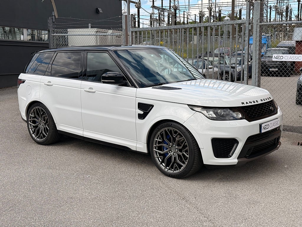 Land Rover Range Rover Sport SVR NYSERVAD, SVENSKSÅLD!
