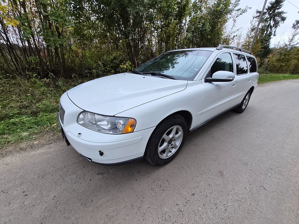 Volvo V70 2,4 Kinetic *SOV/MOV/DRAG/NY-K-REM/TONADE*