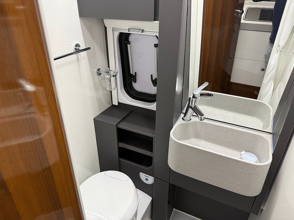 Mobilvetta Admiral K 6,3 Heavy chassi Långbäddar 3,95% Ränta miniatyr 18