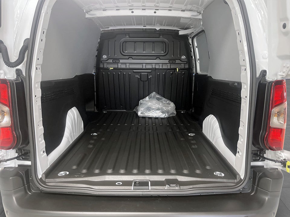 Bild på Opel Combo Combo 130hk Aut L2 - EDITION! SERVICE & V-HJUL INGÅR!