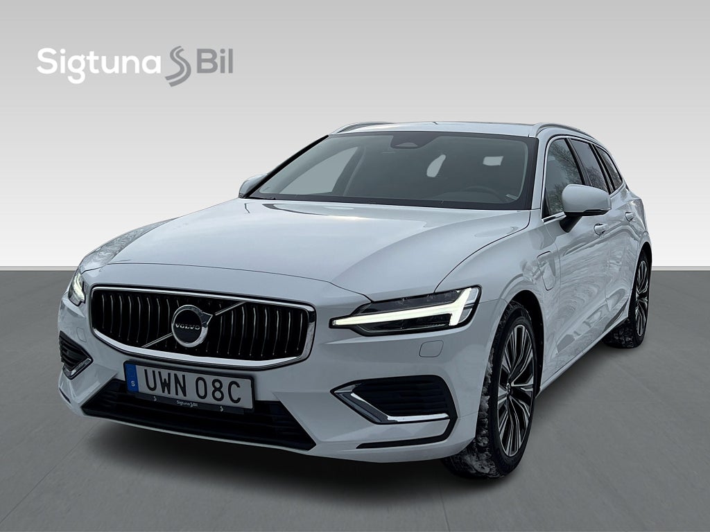 Volvo V60 Recharge T6 AWD 18,8Kwh / Läder / Drag / Kamera / Moms 