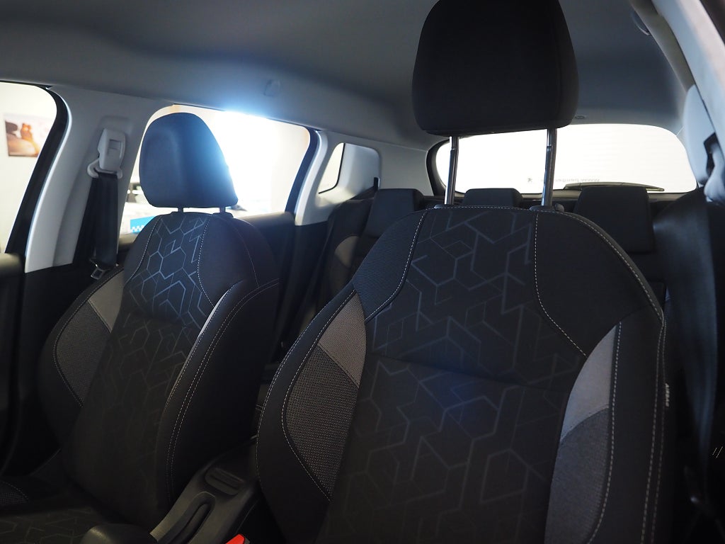 Peugeot 2008 1.2 PureTech 82hk Automat Låga mil Kamrem bytt!