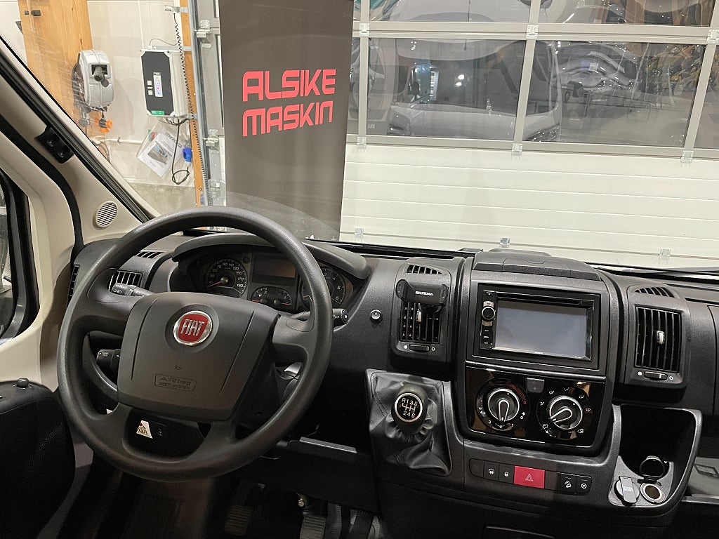 Hymer Grand Canyon / Solcell / B-körkort / Plåtis / Markis - Hymer