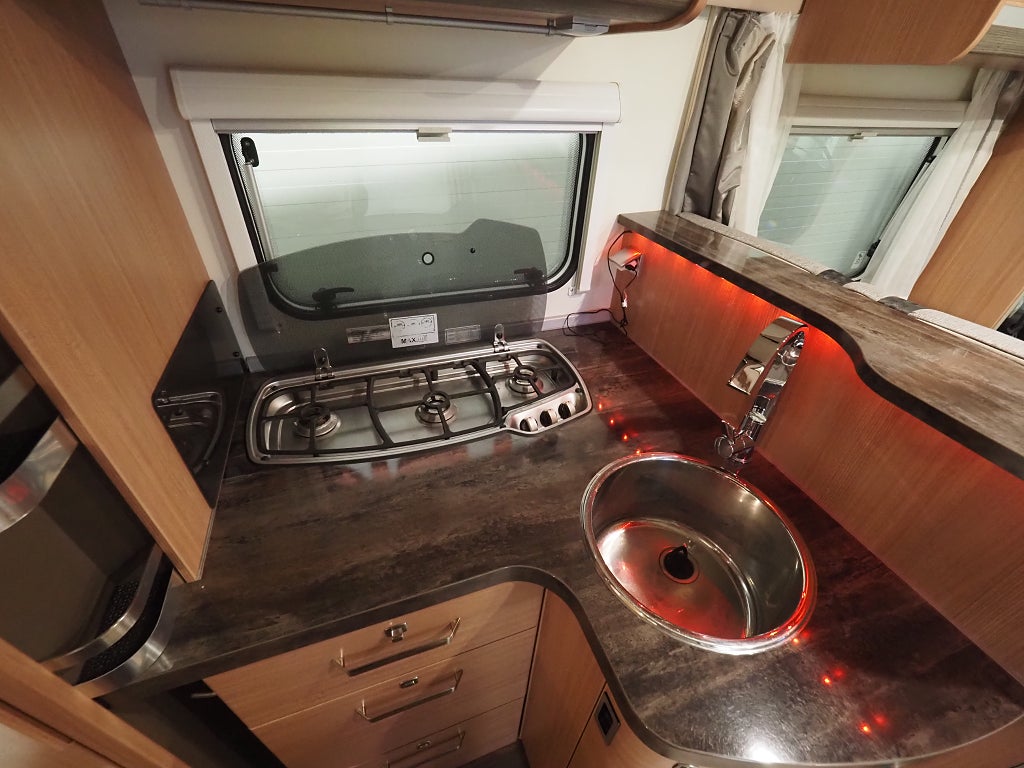 Knaus Sky Wave 650 MF | Taksäng | Markis | B-kamera | 3850kg