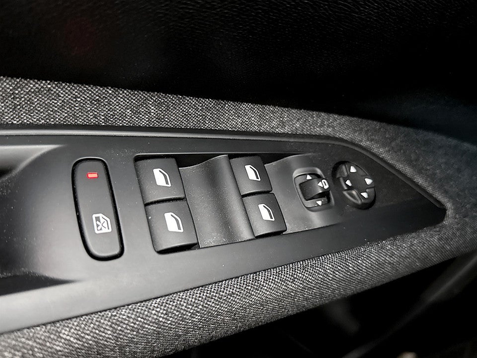 Bild på Peugeot 5008 Active Pack 1.2 PT 130hk 7-SITS B-KAMERA CARPLAY
