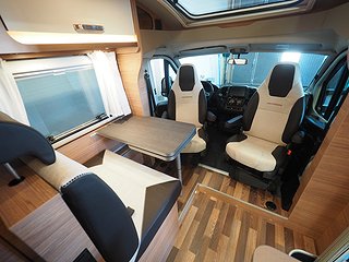 Husbil-halvintegrerad Weinsberg CaraCompact 600 MEG Pepper Edt 8 av 17