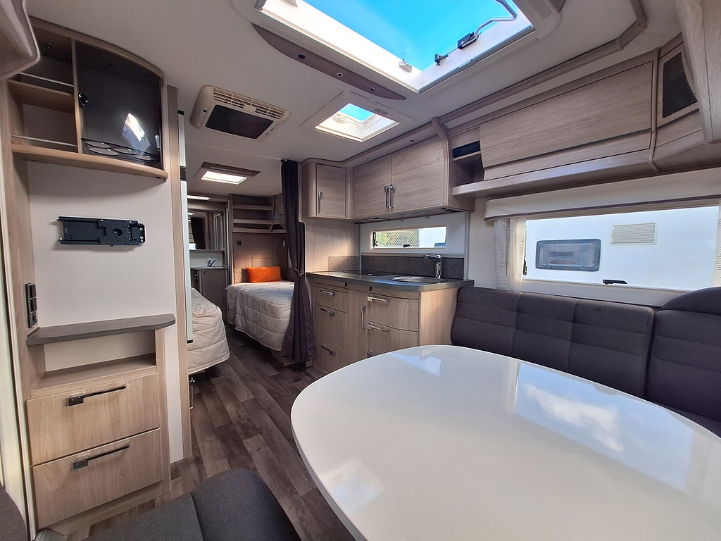 Kabe Safir 600 TDL KS Långbädd, Mover, AC
