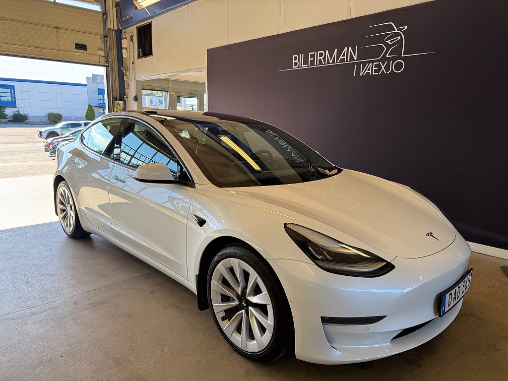 Tesla Model 3 Long Range AWD *Drag, Värmepump*