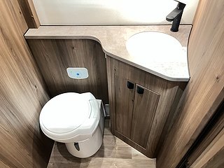 Husbil-halvintegrerad Kabe Travel Master Royal X 780 LGB 25 av 32