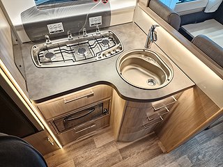 Husbil-halvintegrerad Kabe Novum 750 LGB 18 av 28