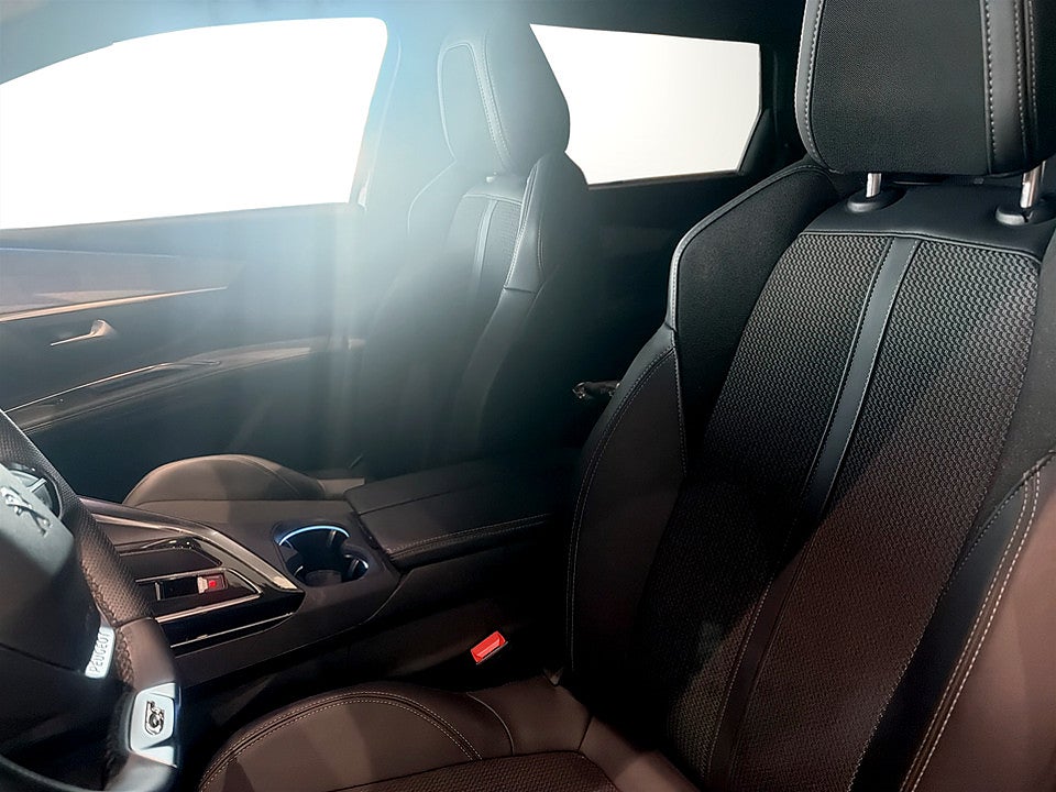 Bild på Peugeot 5008 GT 1.2 PT 130hk Aut 7-SITS B-KAMERA CARPLAY