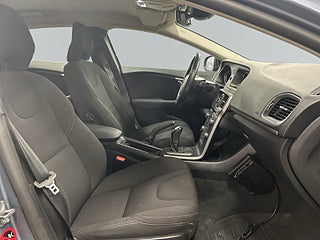 Volvo V40 D2 Kinetic M&D-värm/Sensorer/S&V-Däck/Kamrem bytt