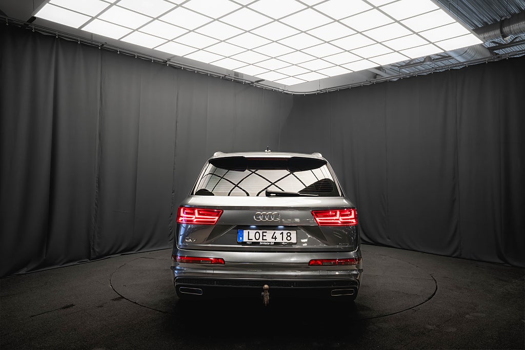 Audi Q7 TDI V6 Q S-Line 7-sits LUFT DRAG 22'' BOSE D-VÄRM 272hk