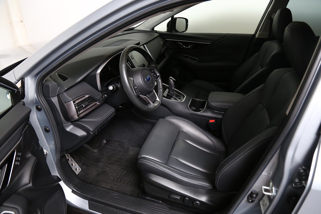 Subaru Outback 2,5i XFuel Touring AWD Skinn I Taklucka I H/K I Drag 2022