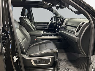 RAM 1500 Crew Cab 5.7 V8 4x4 Laramie Black Edition MOMSAD/VÄLUTRUSTAD