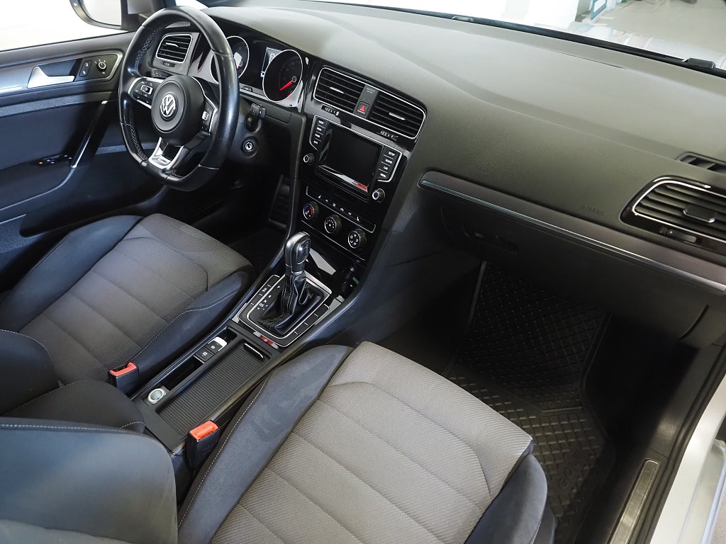 Volkswagen Golf 1.4 TSI 140hk DSG Automat R-Line Dragkrok Kamera 2015