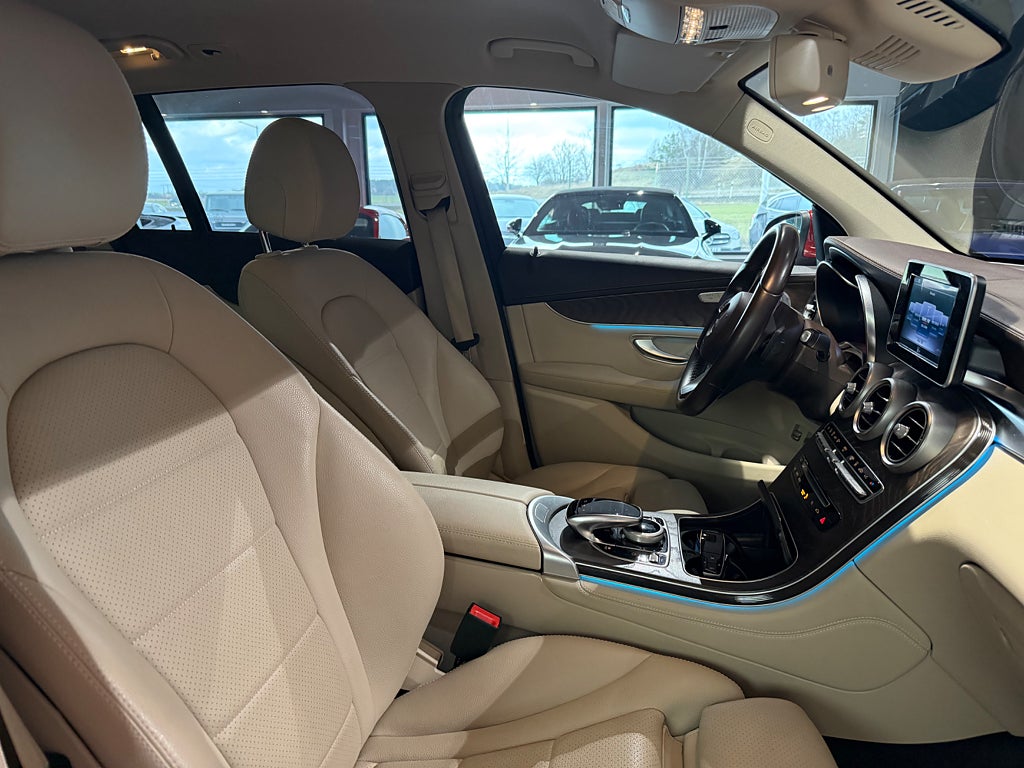 Mercedes-Benz GLC 220 d 4MATIC Värmare Läder Burmester Drag - bild 11