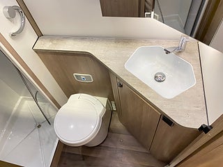 Husbil-halvintegrerad Kabe TMRX 780 LXL 22 av 33