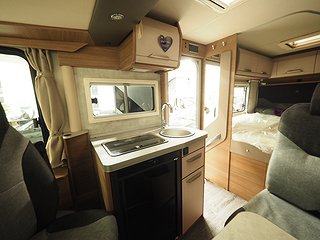 Husbil-integrerad Knaus Van I 550 MF 7 av 16