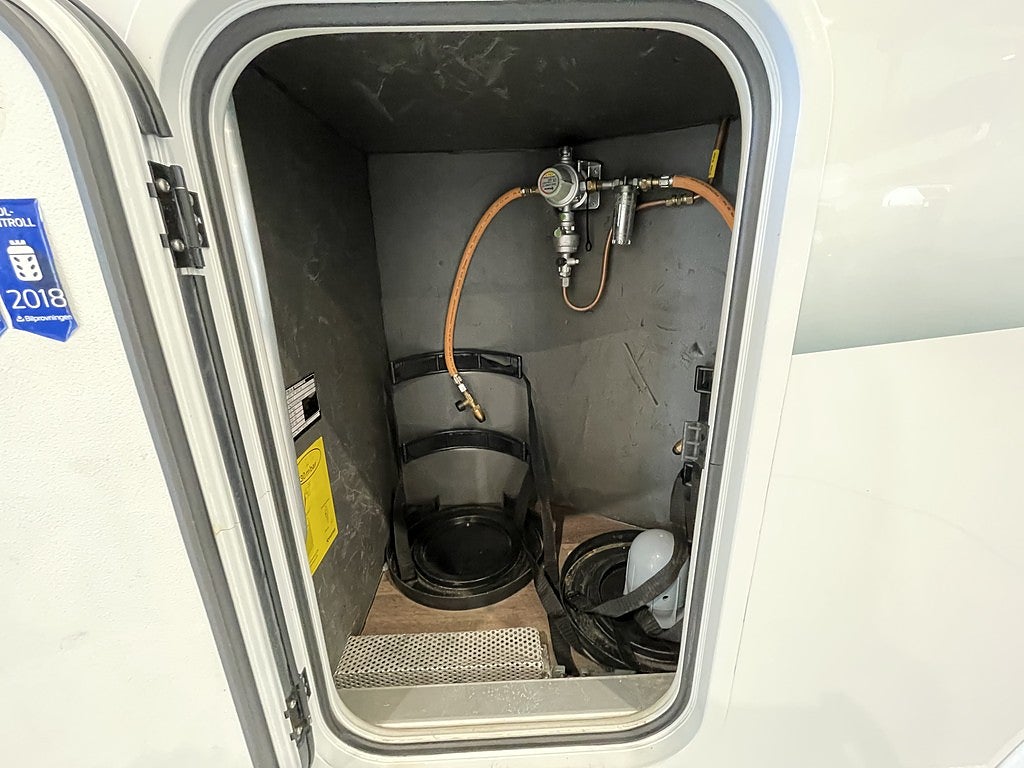 Kabe Classic 740 LXL /ALDE / AC-bodel / Solcell / Automat / - Kabe