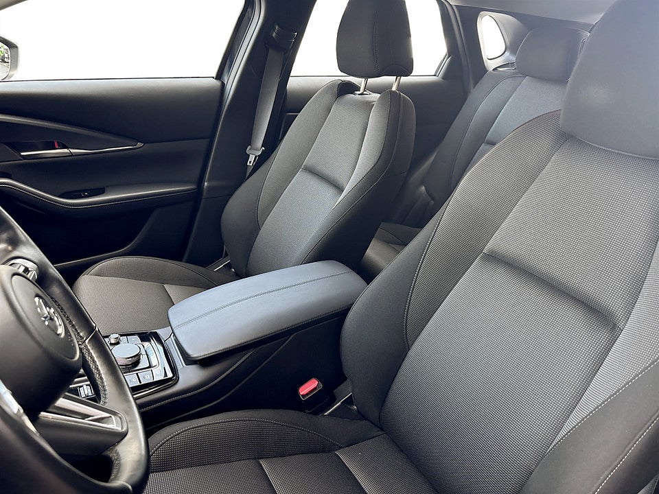 Bild på Mazda CX-30 2.0 e-SKYACTIV-G M 150hk B-KAMERA NAVI