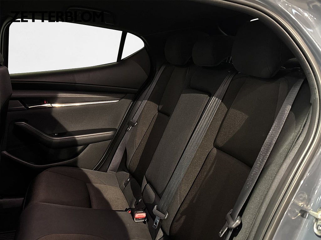 Halvkombi Mazda 3 9 av 14