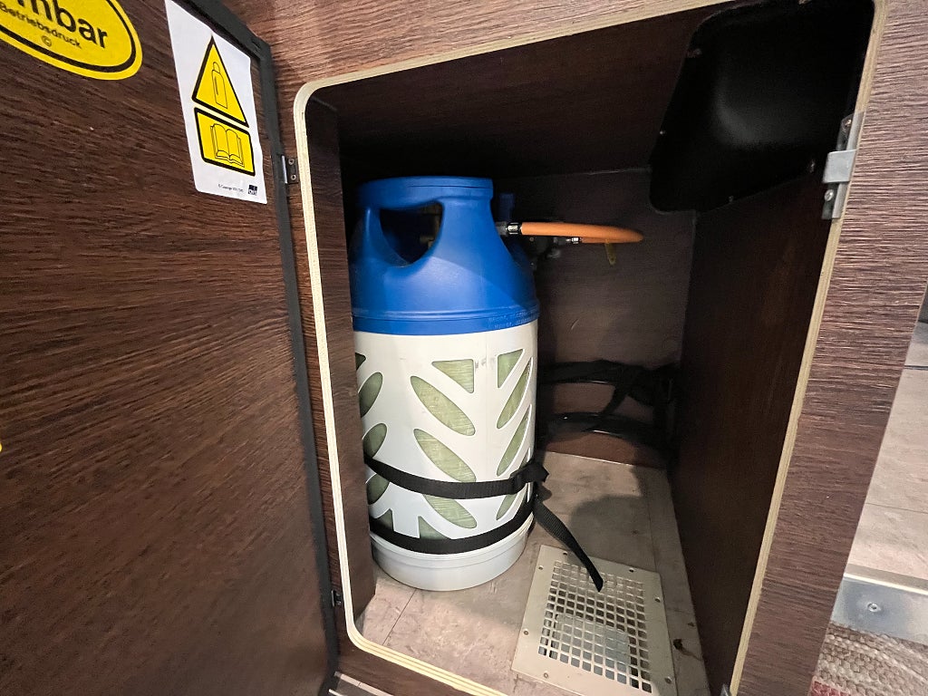 Karmann-Mobil Davis 620 /Solcell/Långbädd/Litium/B-kort/Van - Karmann-Mobil