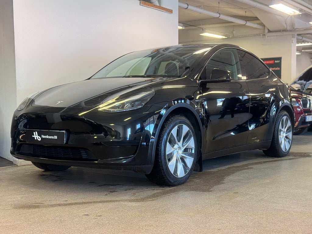 Tesla Model Y Standard Range RWD