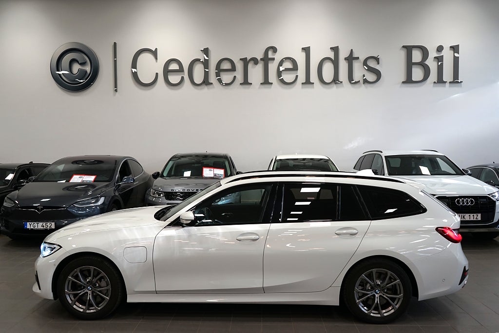BMW 330e Touring  Laddhybrid Innovation Laser HUD Drag V-hjul