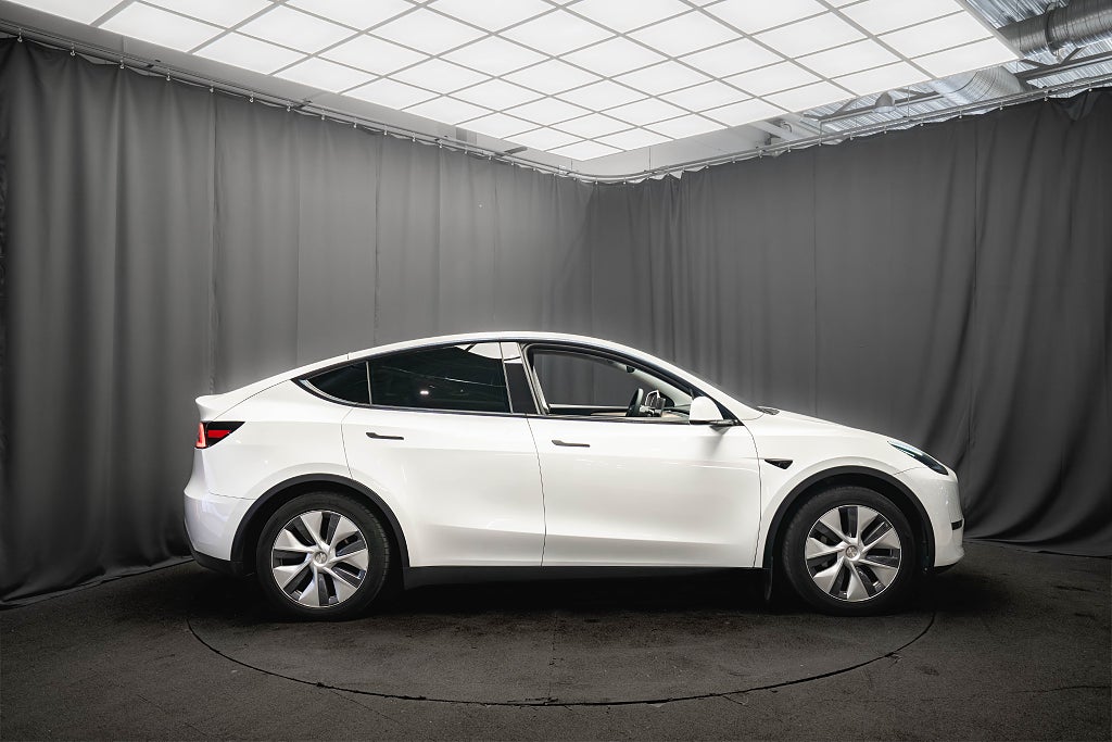 Tesla Model Y Long Range AWD DRAG PANO 96% SoH 1-ÄGARE KAMERA MOMS