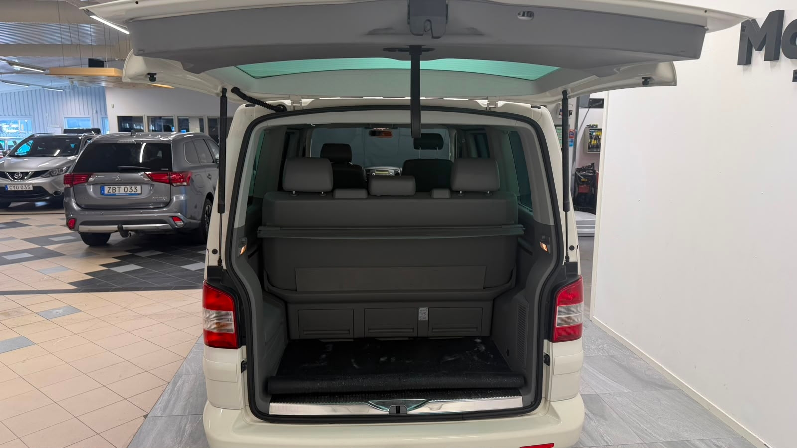 Volkswagen Multivan 2009, kuva 7/45