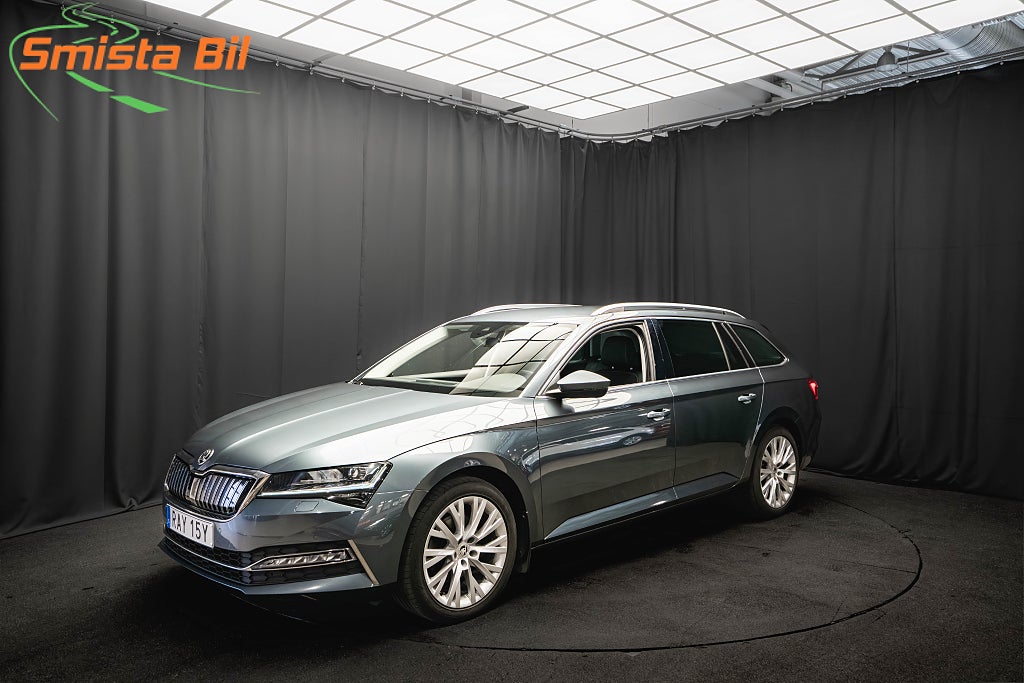 Skoda Superb iV BUSINESS STYLE LÄDER DRAG B-VÄRMARE KAMERA MOMS