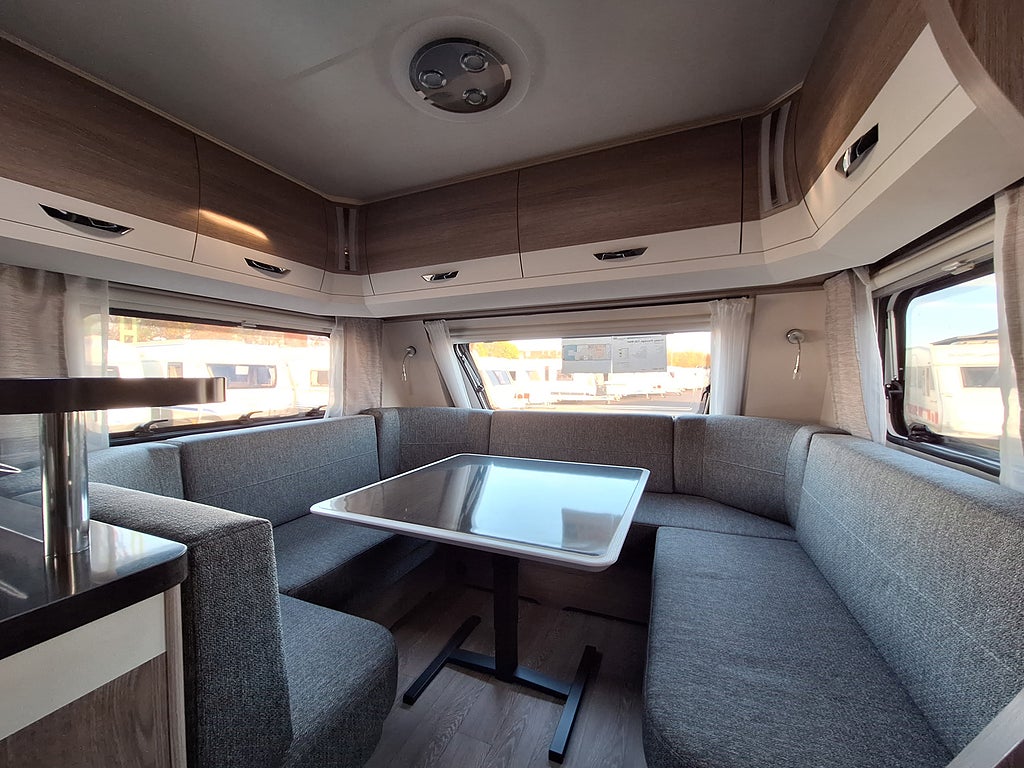 Hobby Prestige 720 WQC Queenbädd, Dusch, Kampanjprodukt!
