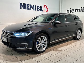 Volkswagen Passat Variant GTE Drag Cockpit Pvärm GPS SoV