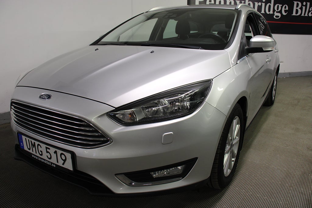 Ford Focus Kombi 1.0 EcoBoost Titanium Kamera Keyless ny bes 