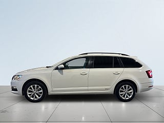 Skoda Octavia Kombi 2.0 TDI SCR Ambition Drag Värmare Psens S&V-hjul – bild 4