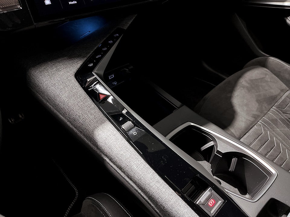 Bild på Peugeot 3008 GT Hybrid 145hk Aut B-KAMERA CARPLAY