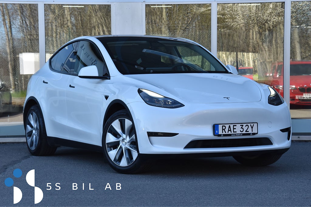 Tesla Model Y Standard Range RWD MOMS PANO VÄRMEPUMP DRAG KAM 299HK