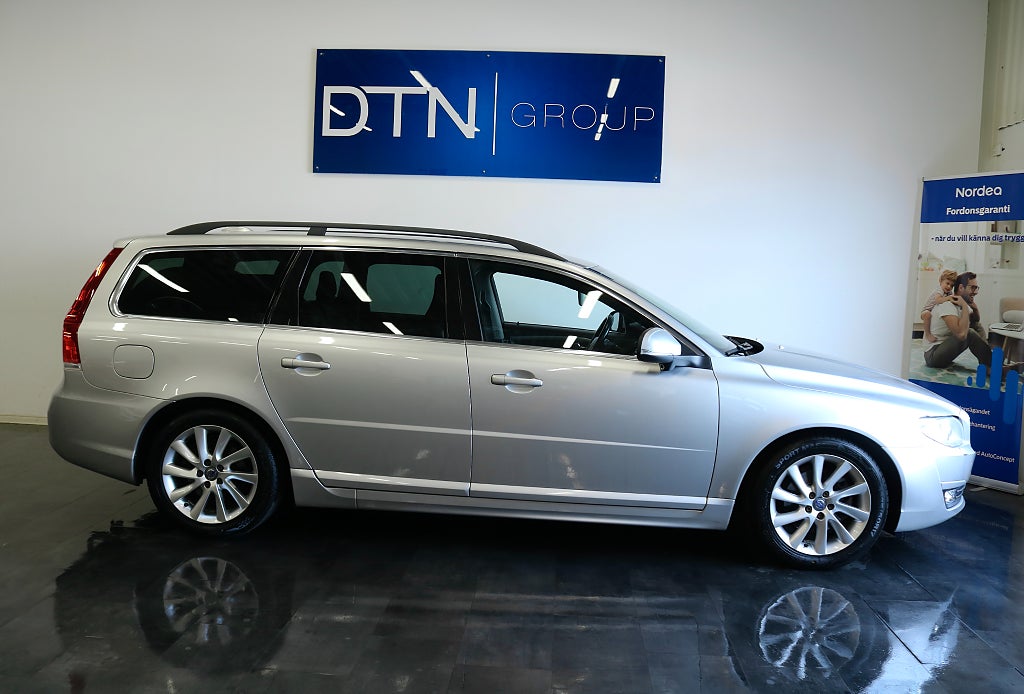 Volvo V70 D2/Geartronic/Momentum/FULLSERV/NYBES/VÄLUTRUSTAD/DRAG/