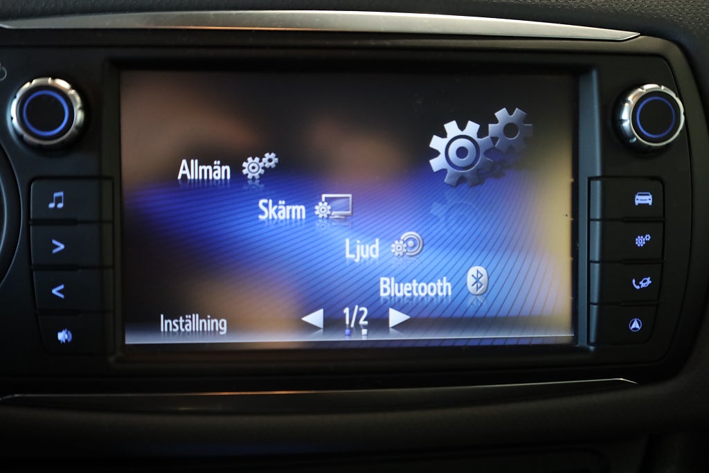 Toyota Yaris Hybrid e-CVT Active Kamera Blåtand Nyservad 2017