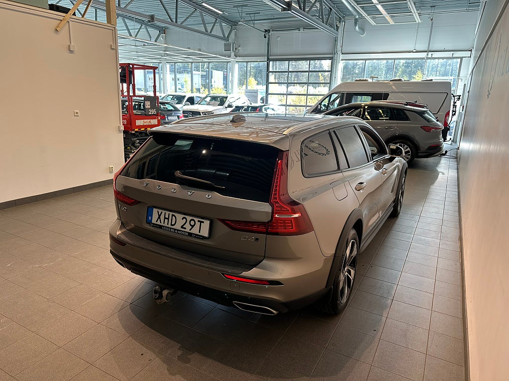 Volvo V60 Cross Country 2021 - miniatyr 3
