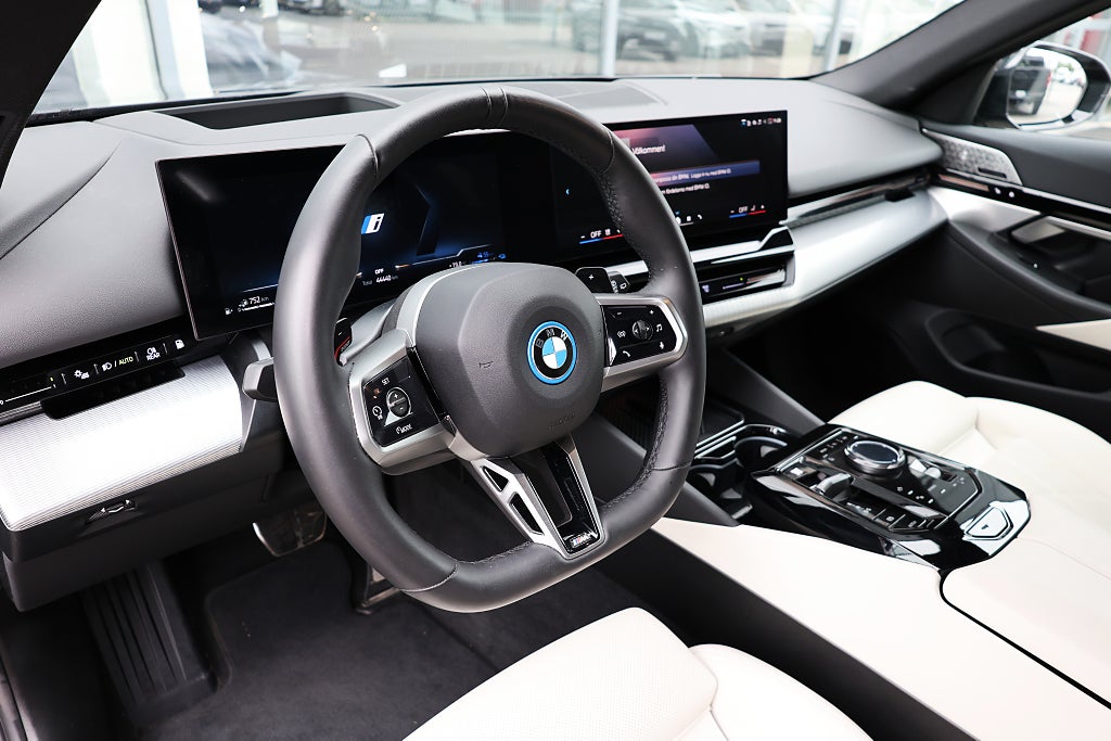 BMW 530e xDrive Touring M Sport Bowers & Wilkins