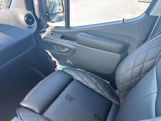 Transportbil - Skåp Mercedes-Benz Sprinter 25 av 37