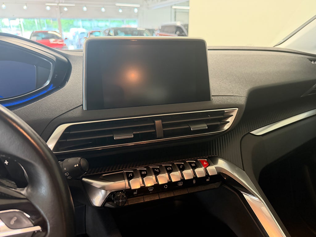 Peugeot 5008 7Sits 1.2 PT Active 130 SoV Hjul Presentkort ICA Maxi thumbnail