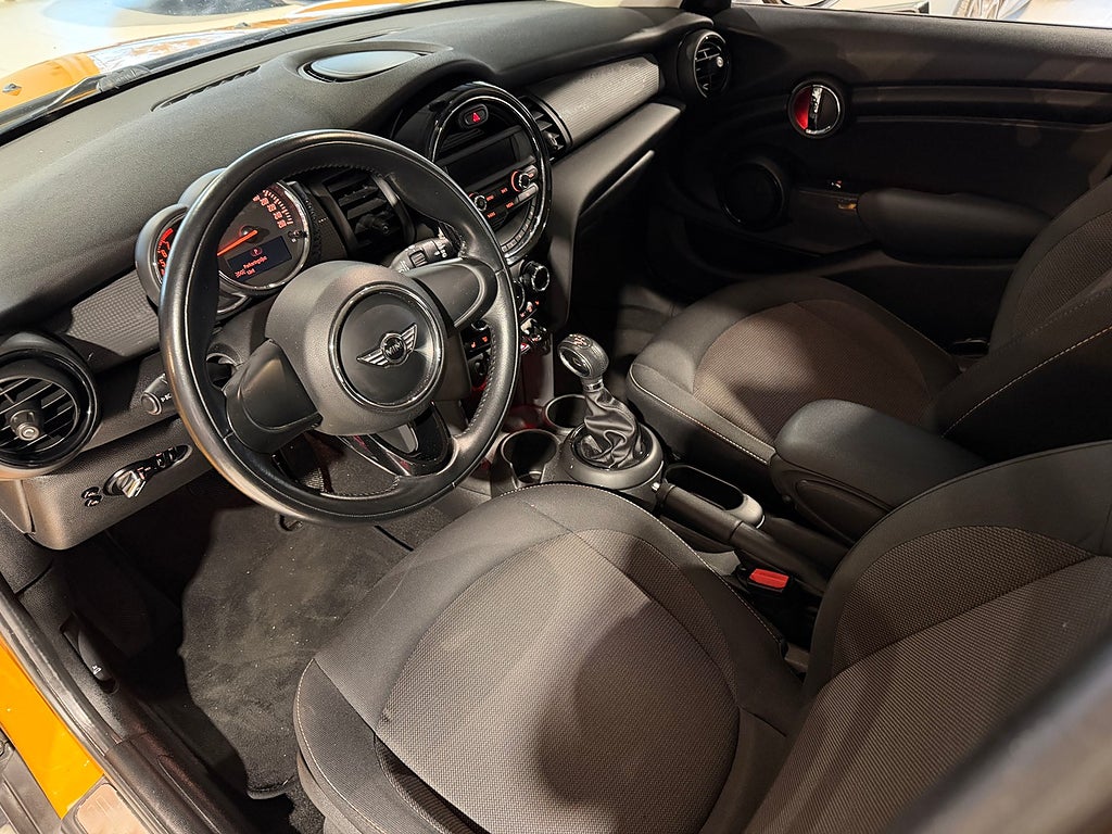 MINI Cooper 5-dörrars Pepper | Automat | P-sensorer bak 2017